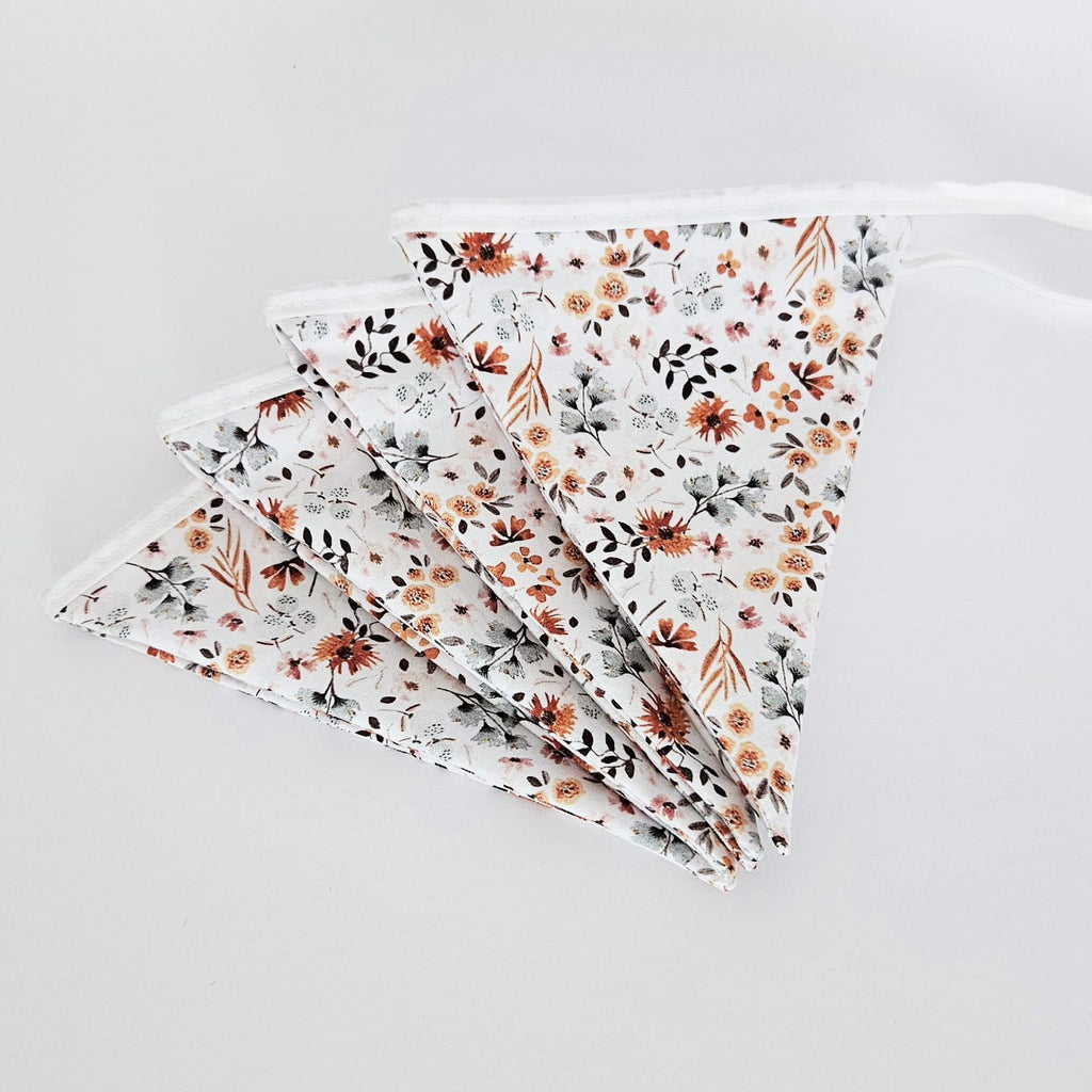 Ghirlanda decorativa din bumbac cu imprimeu Flowers, realizata de Misina's Store – vedere completa