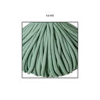 Fir textil de culoare aloe, gros si moale, ideal pentru cosuri crosetate premium pentru bebelusi. Textura densa si uniforma, potrivita pentru produse handmade de calitate.