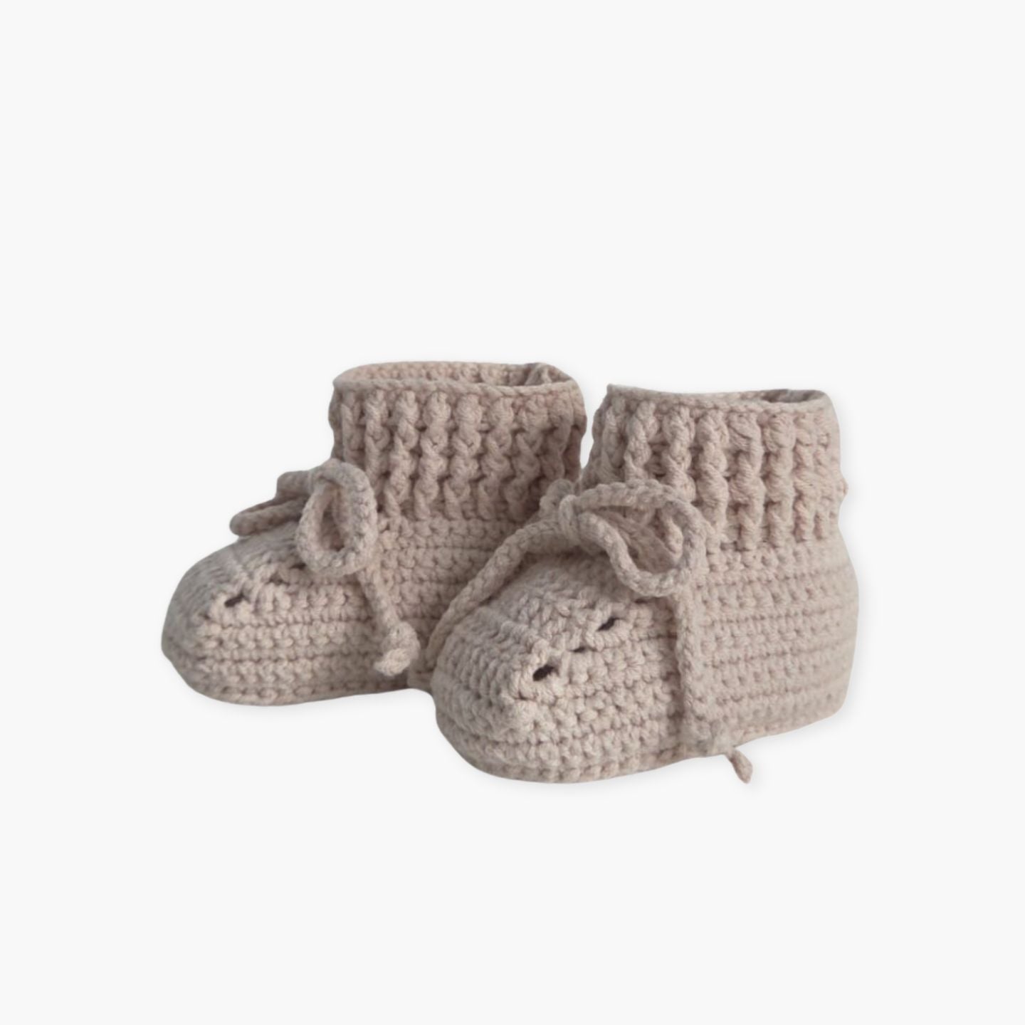 Botosei pentru bebe crosetati manual, culoare Natural Beige, incaltaminte moale si confortabila pentru nou-nascuti, realizati handmade de Misina’s Store