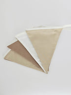 Ghirlanda decorativa nuante de bej, realizata de Misina's Store – vedere completa