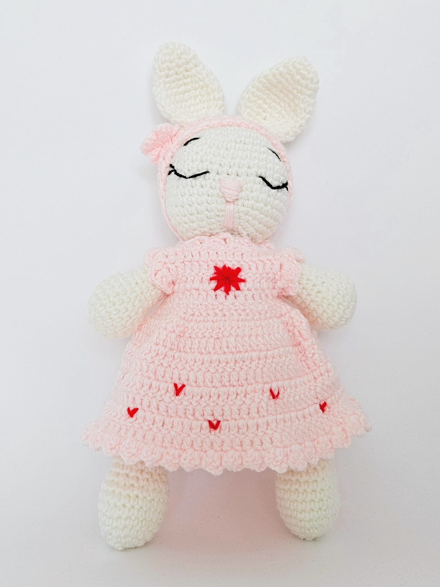 Iepuras pentru fetite, imbracat cu rochie roz, realizat de Misina's Store – jucarie decorativa pentru copii