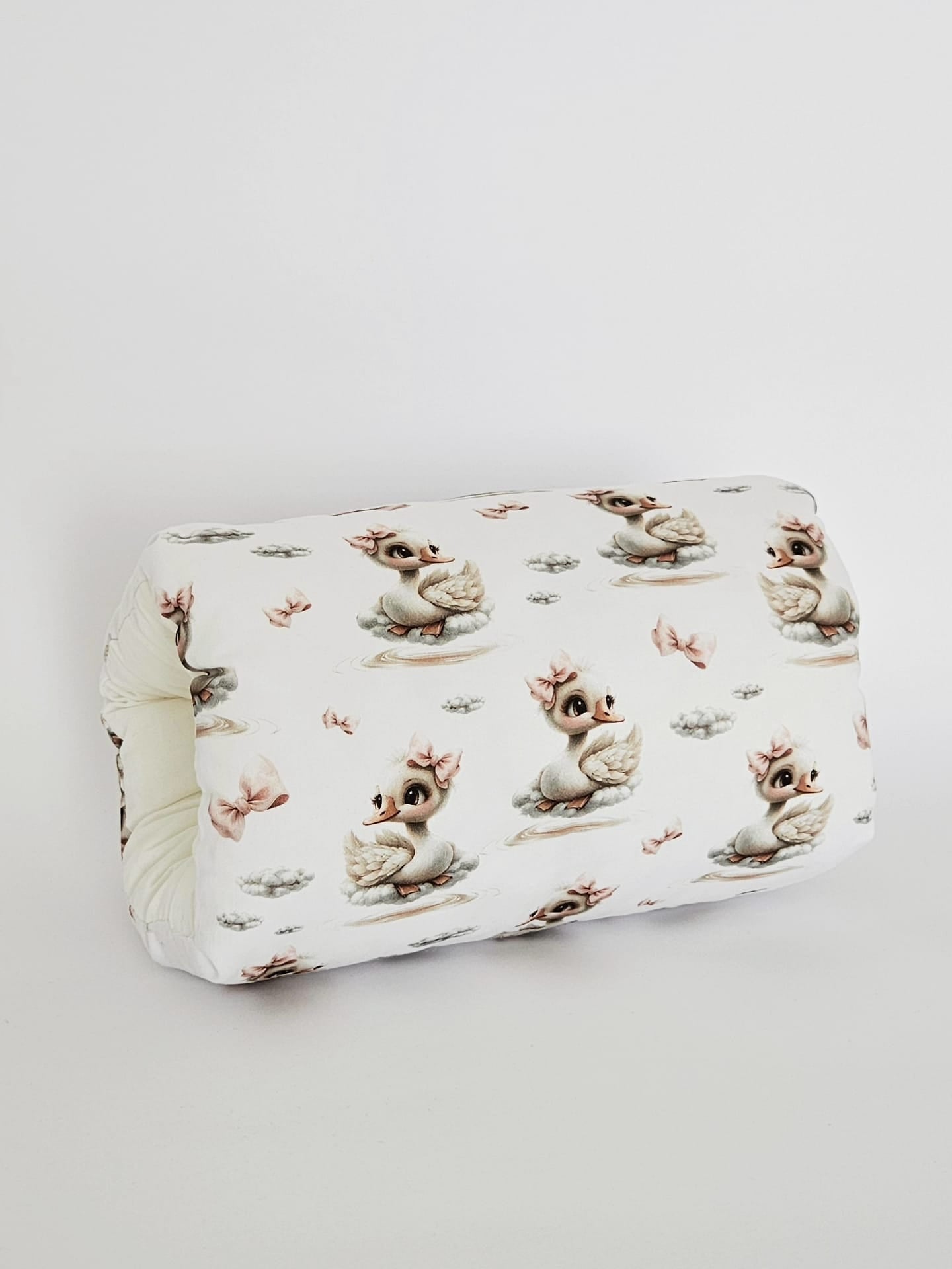 Manson alaptare cu imprimeu Swan, realizat de Misina's Store – confortabil si practic pentru mamici