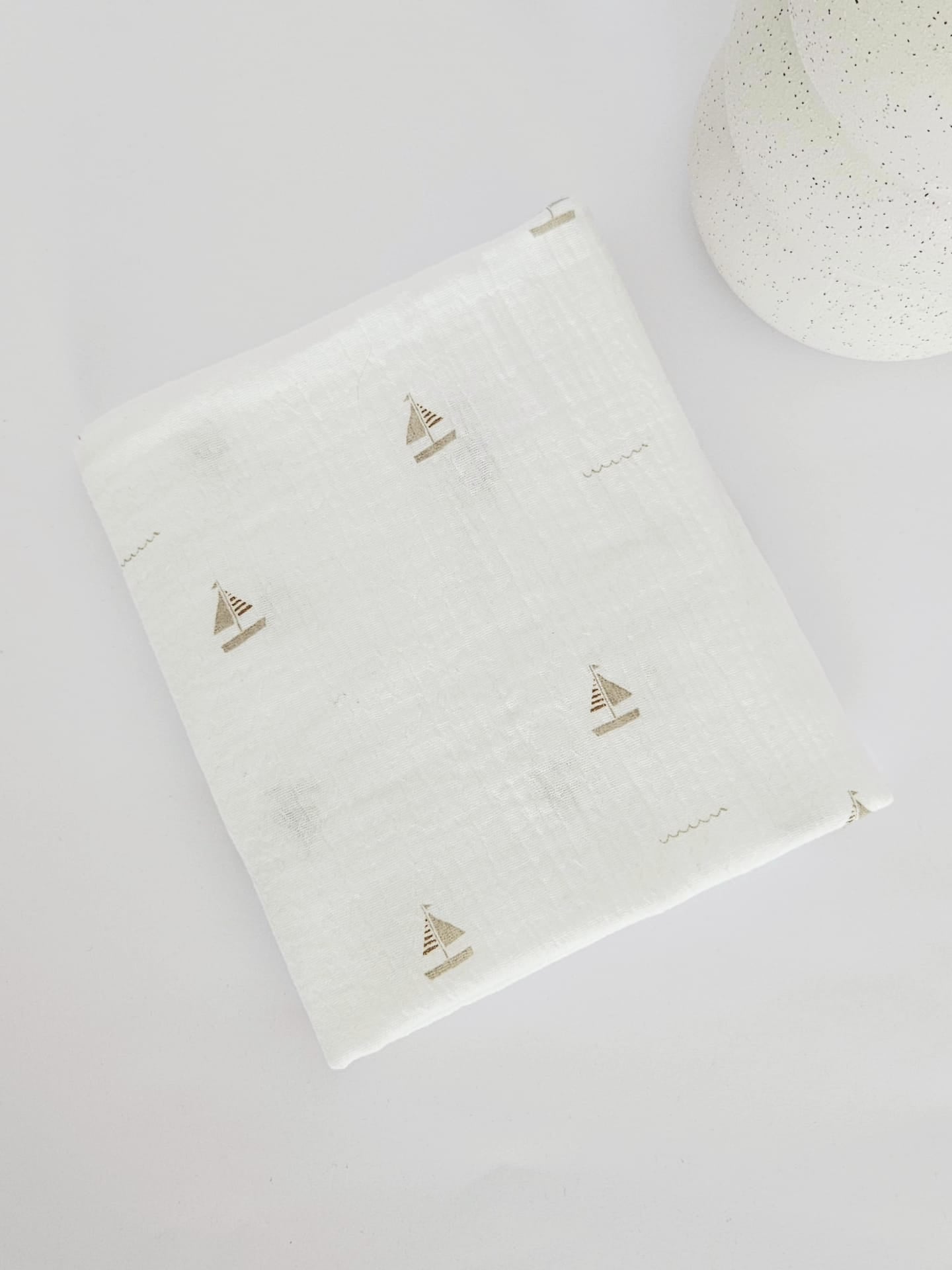 Muselina 40x60 cu imprimeu Baby Boats, bumbac 100% Oeko-Tex, realizata de Misina's Store – ideala pentru bebelusi