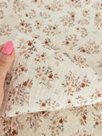 Detaliu imprimeu Bouquet Ecru pe muselina bumbac 100% Oeko-Tex, realizata de Misina's Store