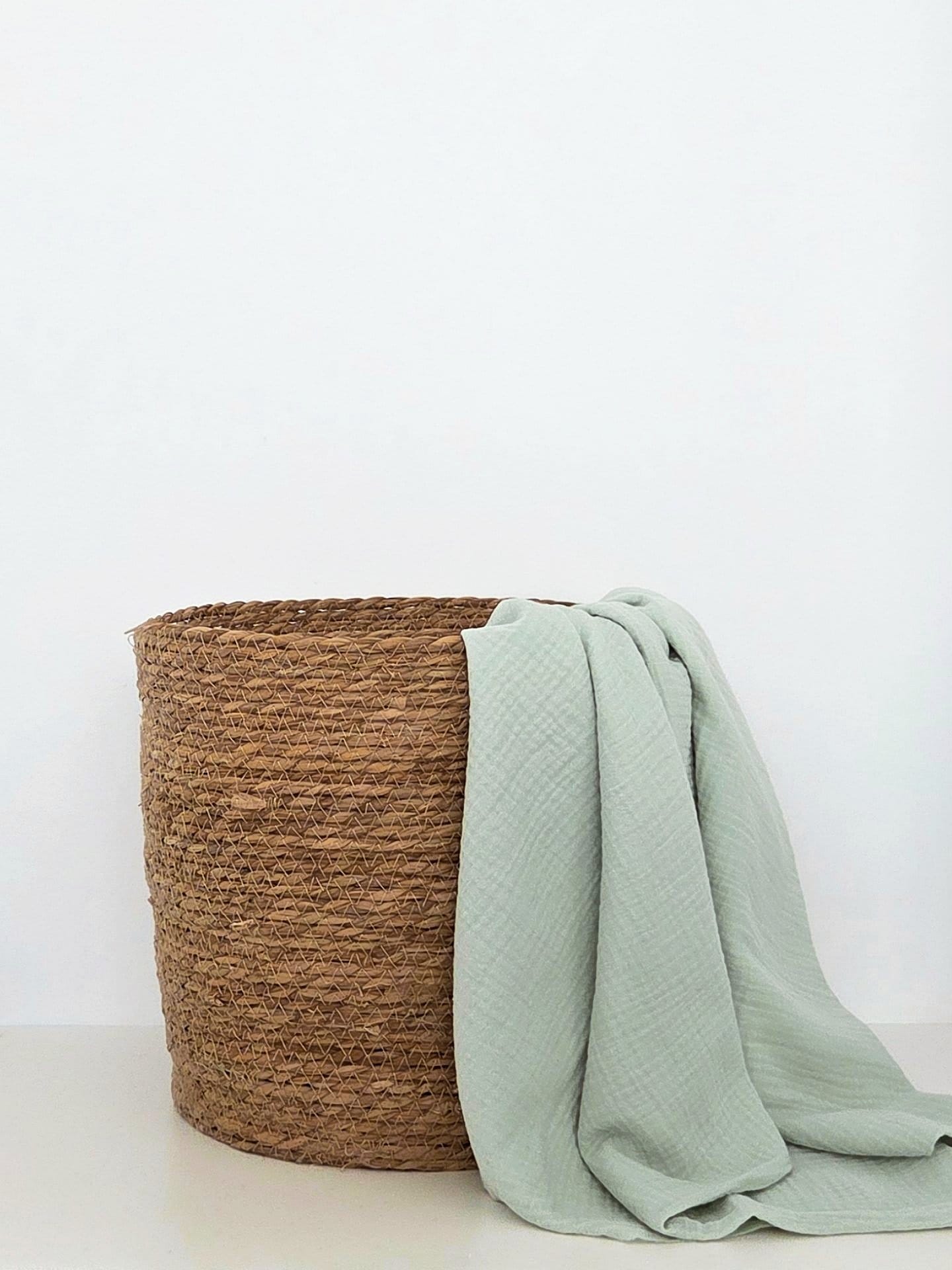 Muselina din bumbac 100% culoare Vintage Mint, dimensiune 70 x 90 cm, material moale si respirabil