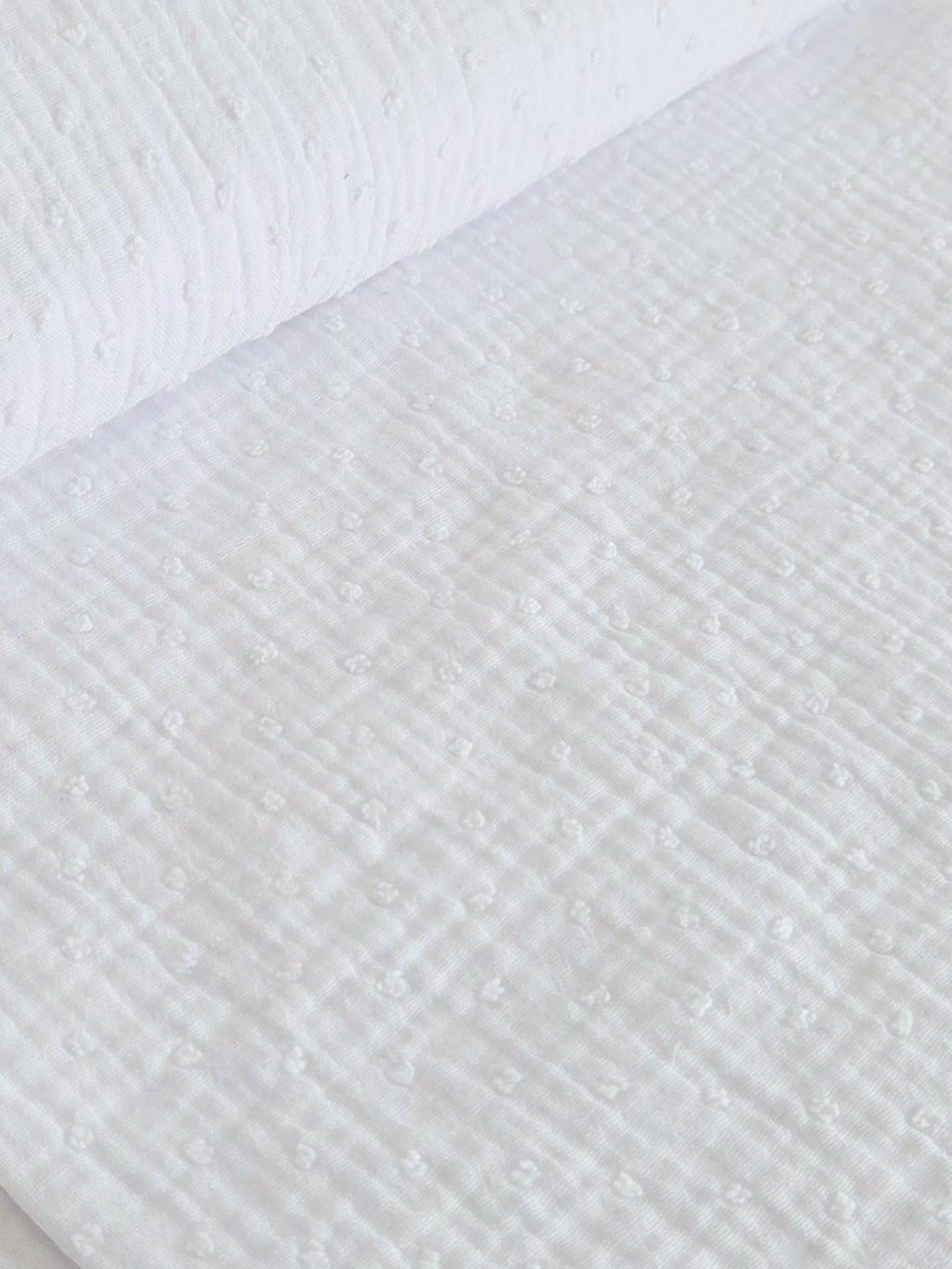 Muselina din bumbac 100% pentru bebelusi, model Dobby White, rulata