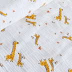Muselina din bumbac 100% pentru bebelusi, model Giraffe White, rulata