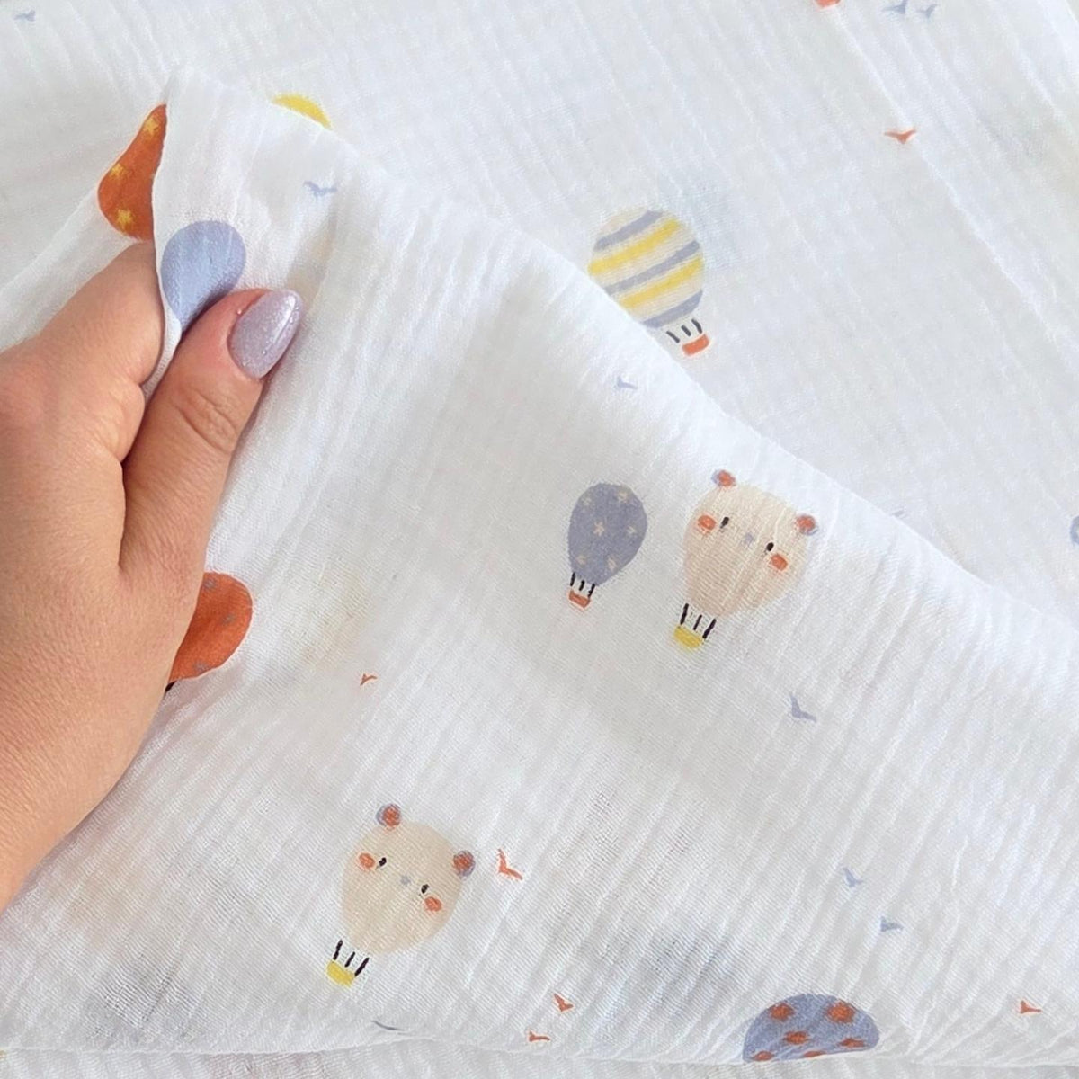 Detaliu textura muselina Hot Air Balloons din bumbac