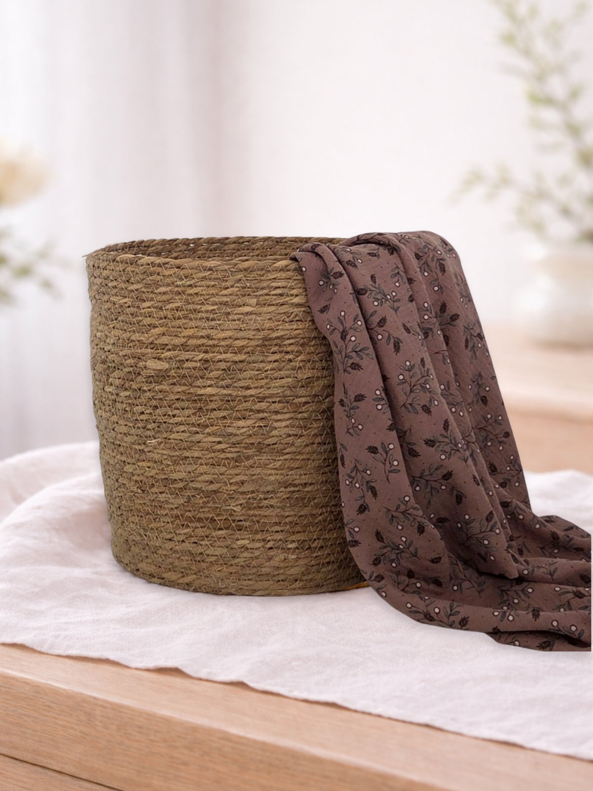 Muselina din bumbac 100% pentru bebelusi, model Leaves Mocha