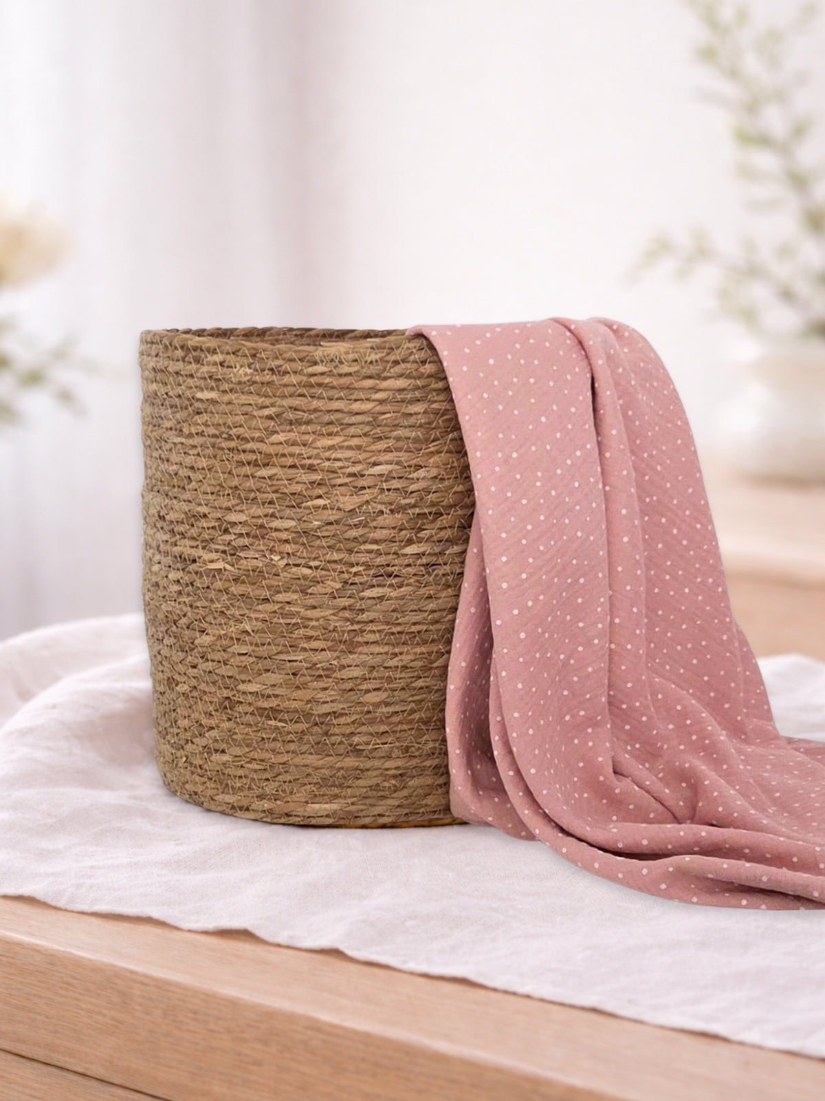 Muselina din bumbac 100% pentru bebelusi, model Little Dots Old Rose