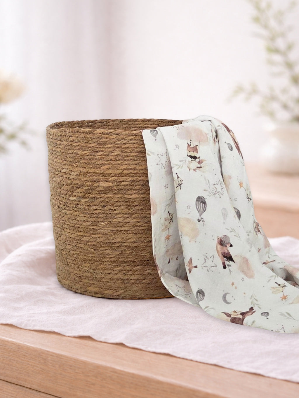 Muselina din bumbac 100% pentru bebelusi, model Magic Sky