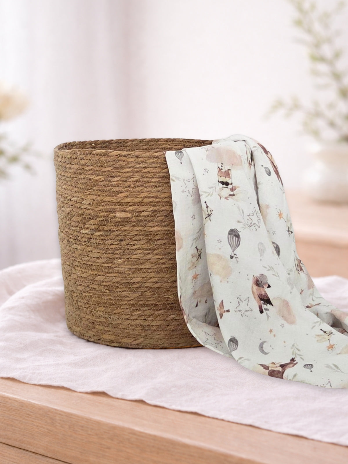 Muselina din bumbac 100% pentru bebelusi, model Magic Sky