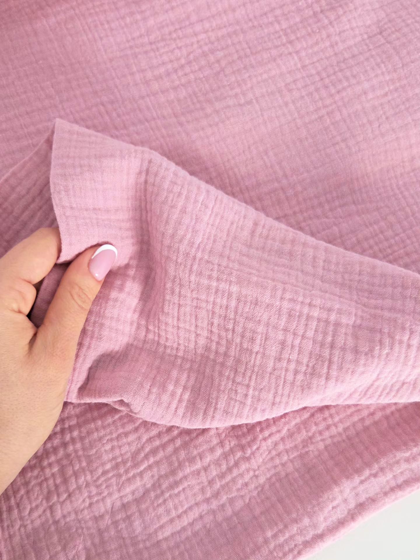 Detaliu textura muselina Uni Lilac din bumbac