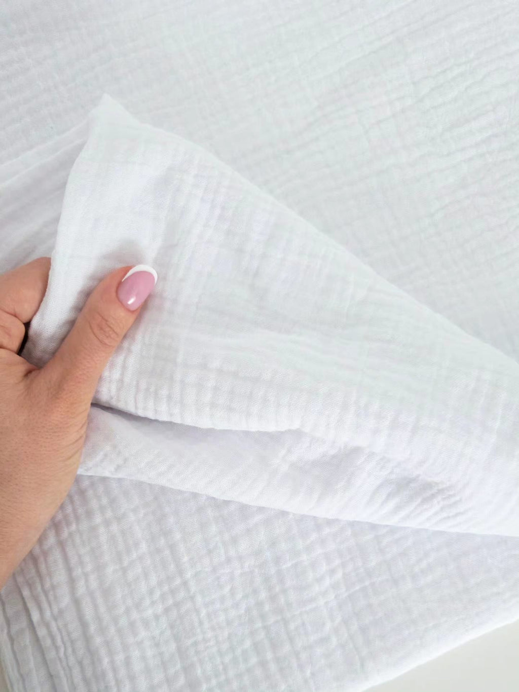 Detaliu textura muselina Optic White din bumbac