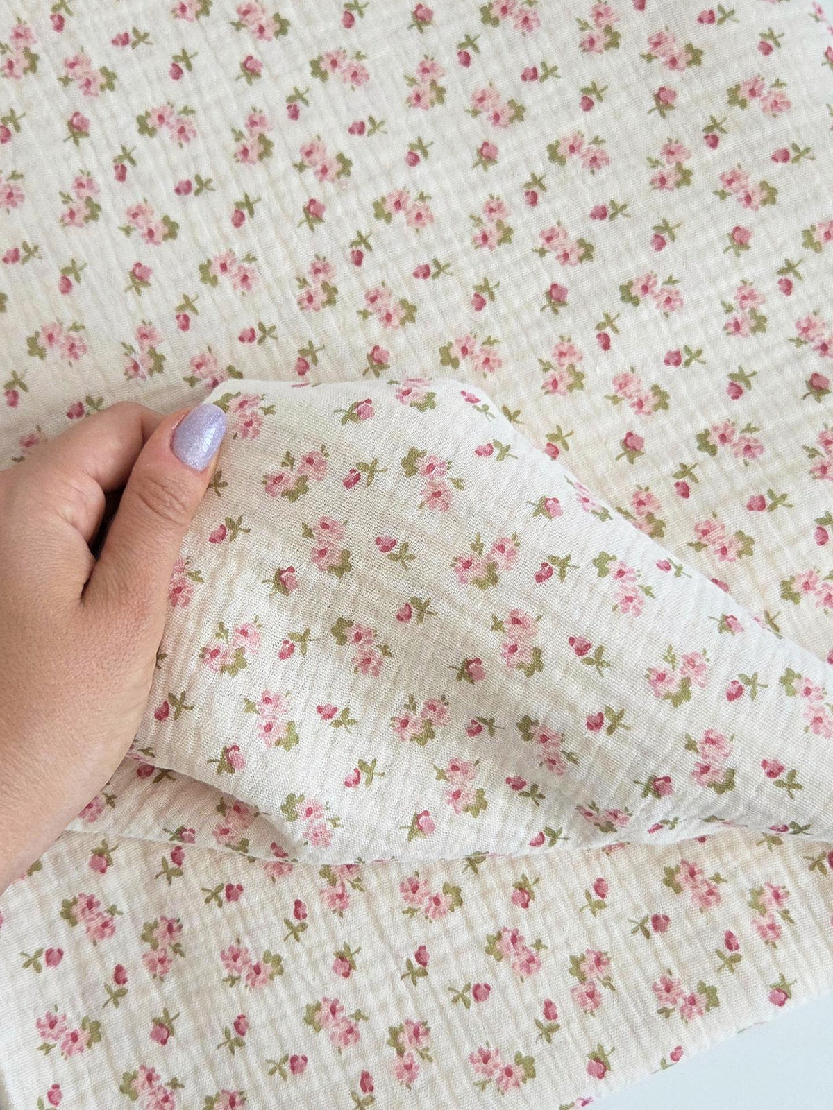 Detaliu muselina din bumbac 100% pentru bebelusi, model Vintage Floral Ecru