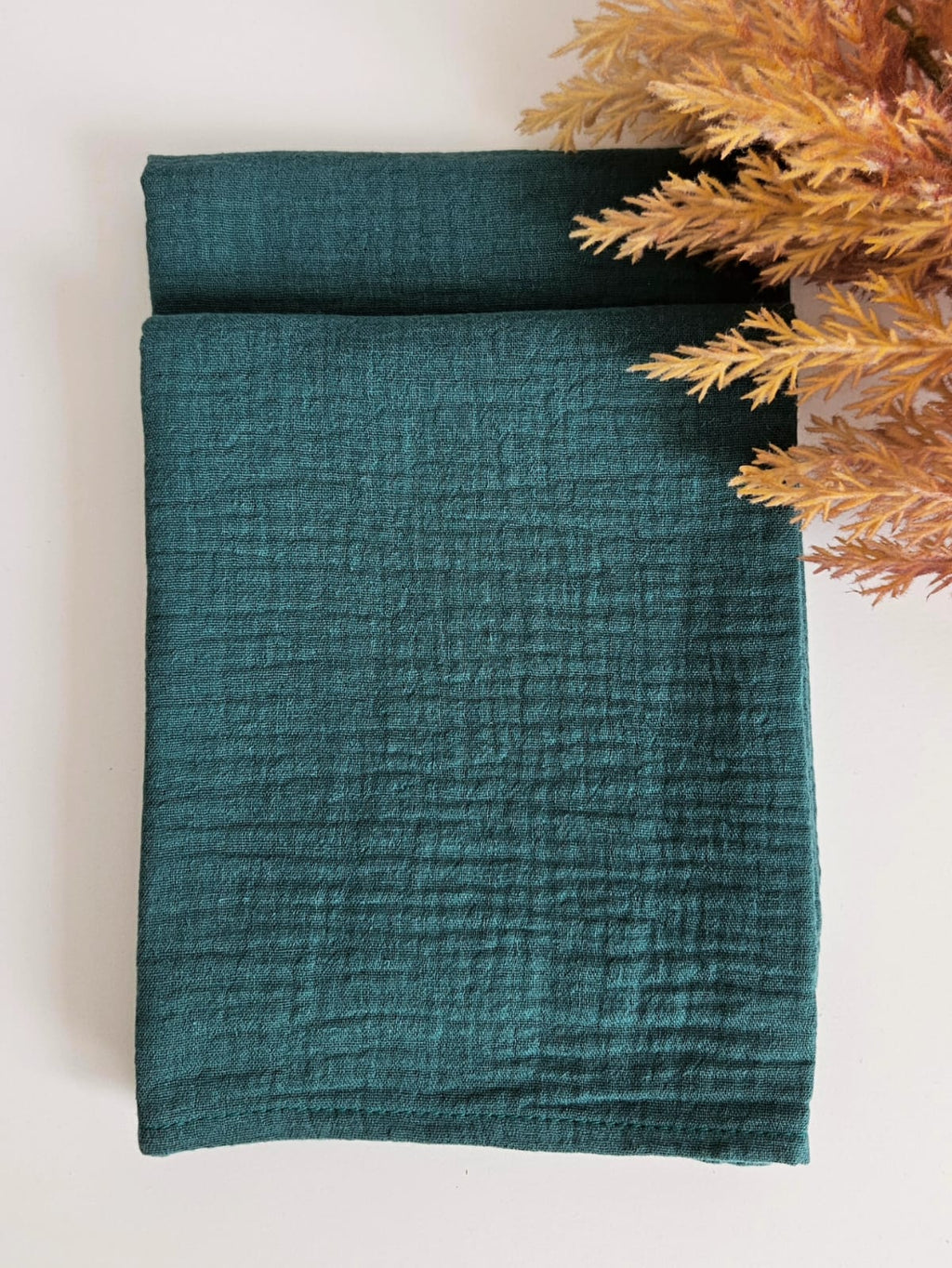 Detaliu imprimeu Emerald pe muselina bumbac 100% Oeko-Tex, realizata de Misina's Store