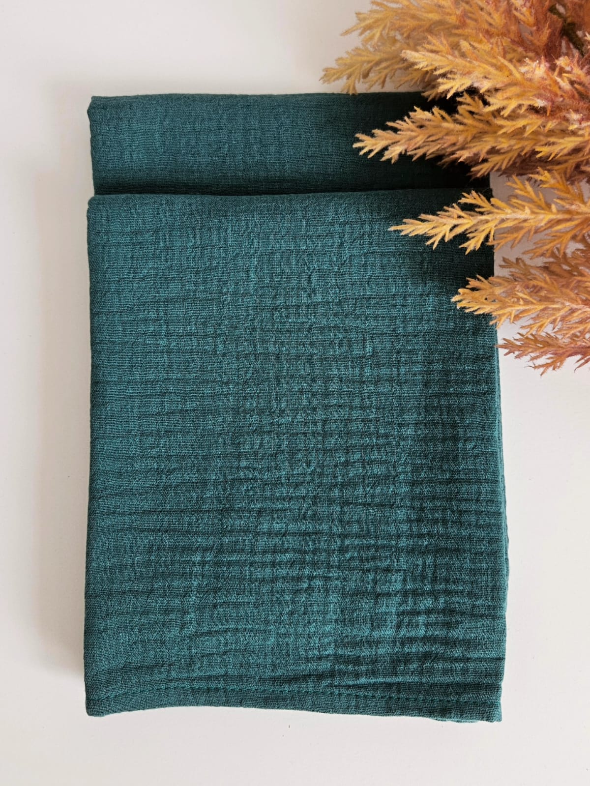 Detaliu imprimeu Emerald pe muselina bumbac 100% Oeko-Tex, realizata de Misina's Store