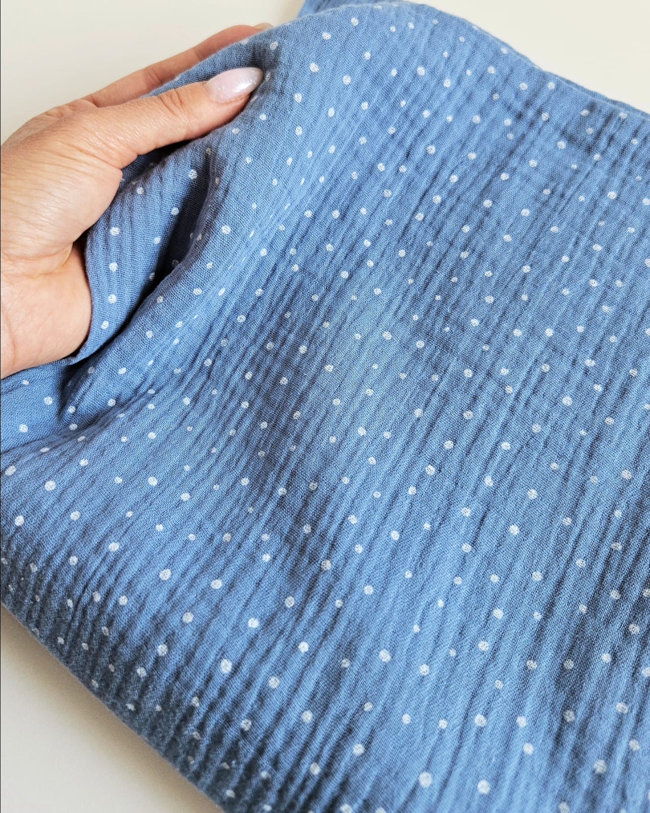 Muselina Little Dots Light Blue folosita pentru bebelusi, bumbac 100% Oeko-Tex, realizata de Misina's Store
