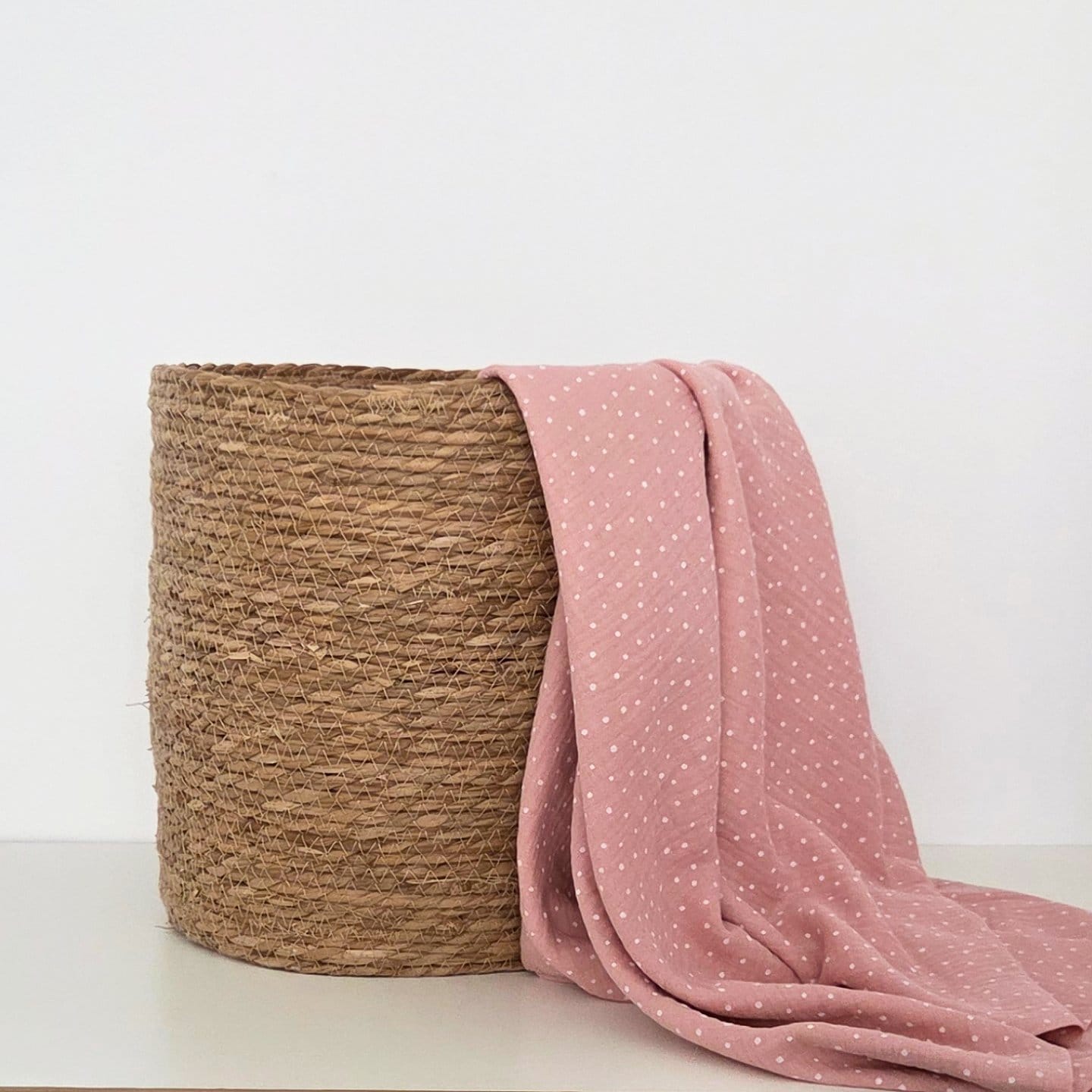 Muselina din bumbac 100% pentru bebelusi Little Dots Old Rose 40x60 sau 70x90 cm