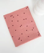 Muselina 40x60 cu imprimeu Small Hearts Blush, bumbac 100% Oeko-Tex, realizata de Misina's Store – vedere completa