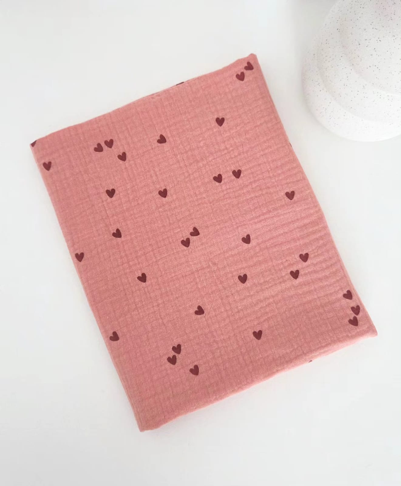 Muselina 40x60 cu imprimeu Small Hearts Blush, bumbac 100% Oeko-Tex, realizata de Misina's Store – vedere completa