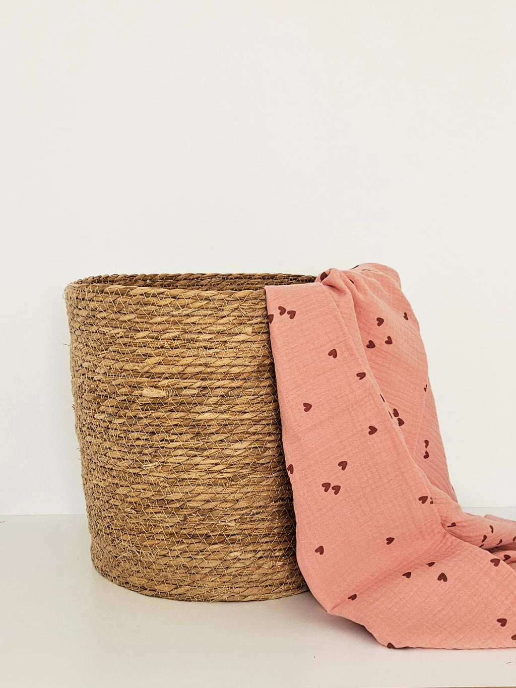 Muselina 70x90 cu imprimeu Small Hearts Blush, bumbac 100% Oeko-Tex, realizata de Misina's Store – vedere completa