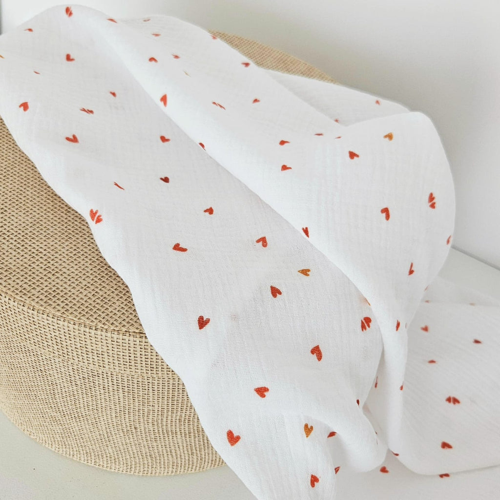 Muselina 70x90 cu imprimeu Small Hearts White, bumbac 100% Oeko-Tex, realizata de Misina's Store – ideala pentru bebelusi