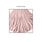 Fir textil de culoare pastel pink, gros si moale, ideal pentru cosuri crosetate premium pentru bebelusi. Textura densa si uniforma, potrivita pentru produse handmade de calitate.