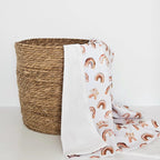 Detaliu imprimeu Rainbow si muselina White UNI pe patura dubla 80x100, realizata de Misina's Store