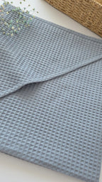 Detaliu close-up textură waffle 100% bumbac Oeko-Tex, prosopel bebeluși culoare baltique blue, Misina's Store