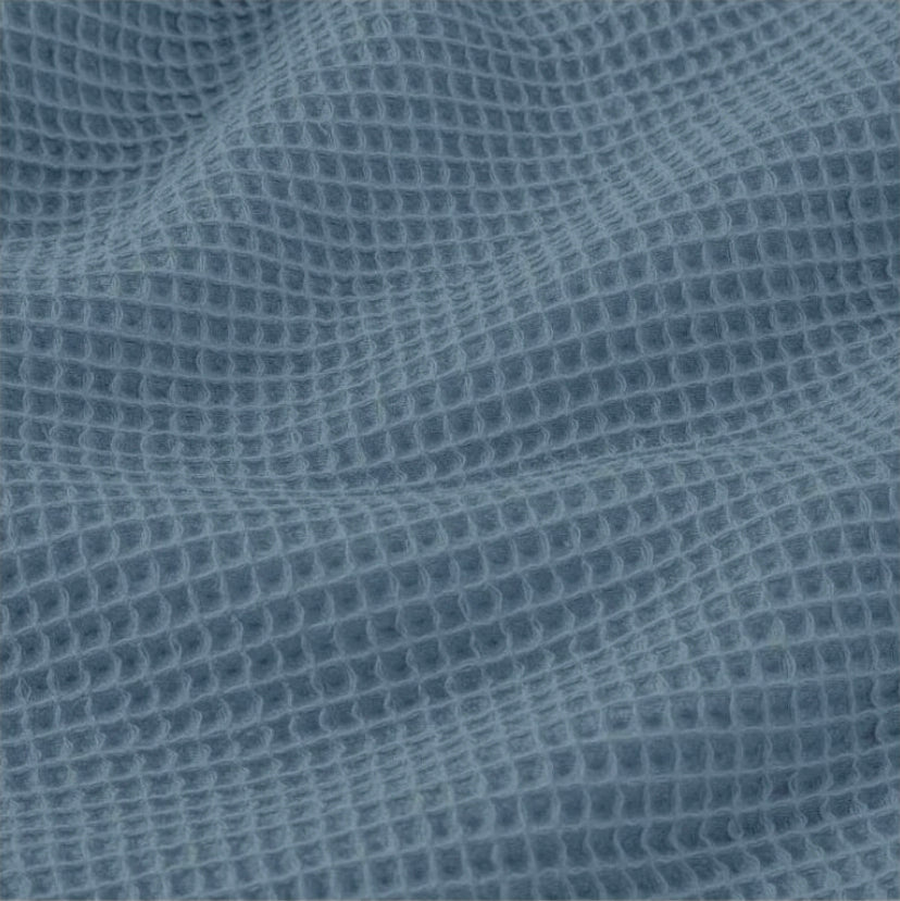 Detaliu textură waffle 100% bumbac Oeko-Tex, culoare stone blue, prosopel bebeluși Misina's Store