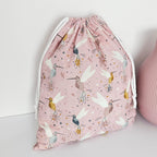 Detaliu material si imprimeu pe saculetul de cresa sau gradinita, realizat de Misina's Store