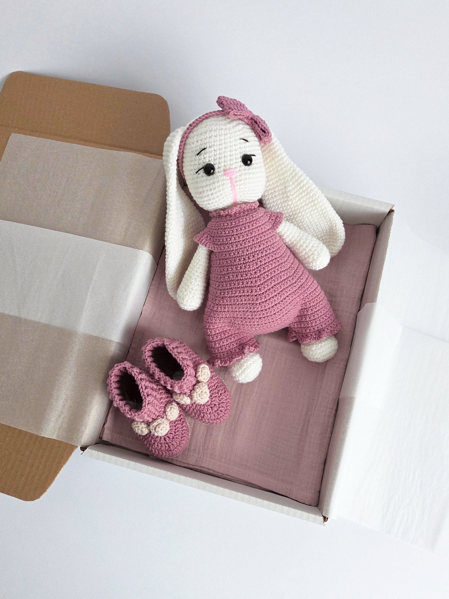 Set cadou pentru bebe cu iepuras White si Pink, 3 piese