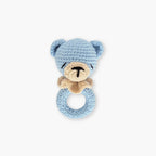 Ursulet crosetat din bumbac pe inel de lemn natural, obiect decorativ handmade